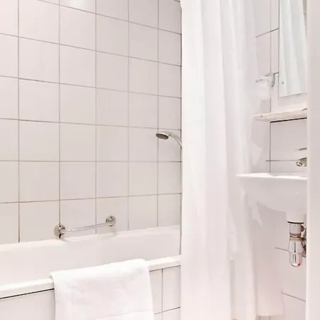Queen Anne Hotel 3*
